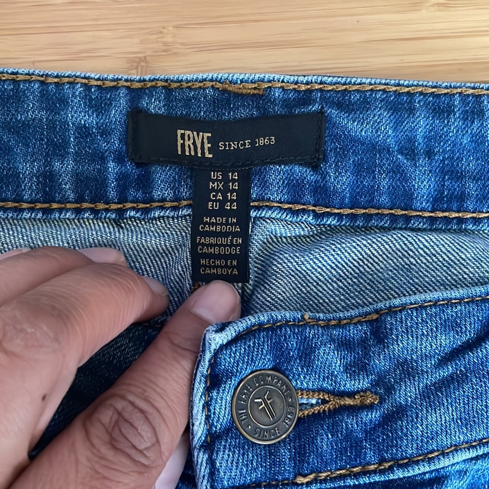 Frye Women’s Plus Size Jeans - Picture 3 of 6